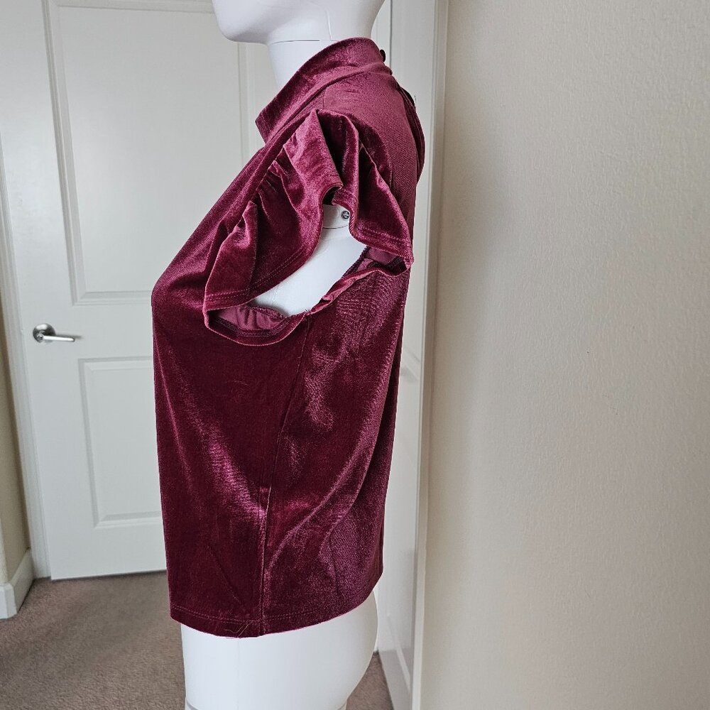 NWOT OLIVE + OAK Burgundy blouse short ruffle sleeve. Size: Small - Picture 3 of 5